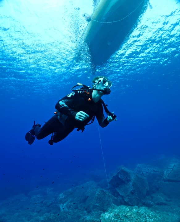 Foto Diving Chia: Risalita controllata. Sopra la testa, l'ombra del gommone che ti aspetta.