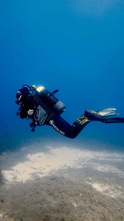 Foto Diving Chia: Volare. Né nuotare né camminare: questo è quello che si fa qui sotto.