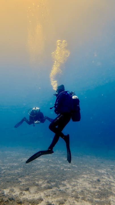 Foto Diving Chia: Oro sopra, blu sotto. L'ora magica esiste anche a venti metri.